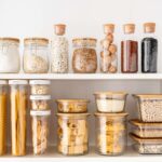 assortiment-contenants-alimentaires-etageres